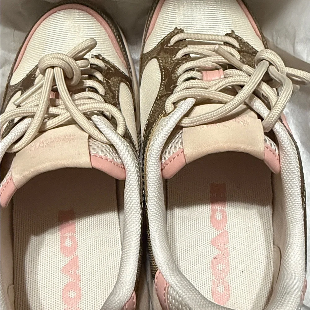 Coach sneakers pink and cream color with classic coach symbol in good condition - Picture 5 of 5